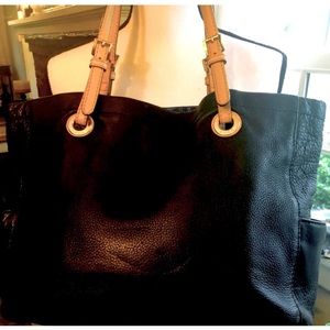 💕💕  Michael Kors pebble leather tote bag. 💕💕